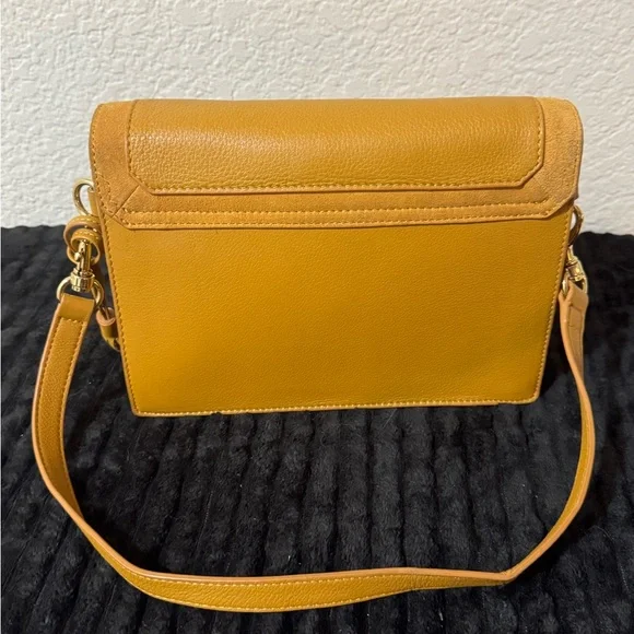 Vince Camuto Hannah Messenger Yellow Shoulder Bag - Picture 7 of 13